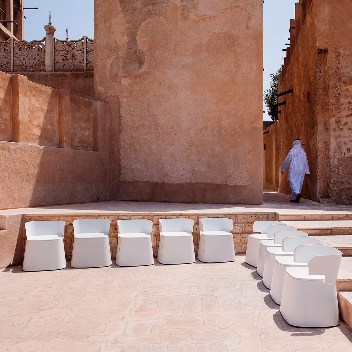 Set of white chairs, Dubaï Collection - Photograph by Jack Dabaghian
